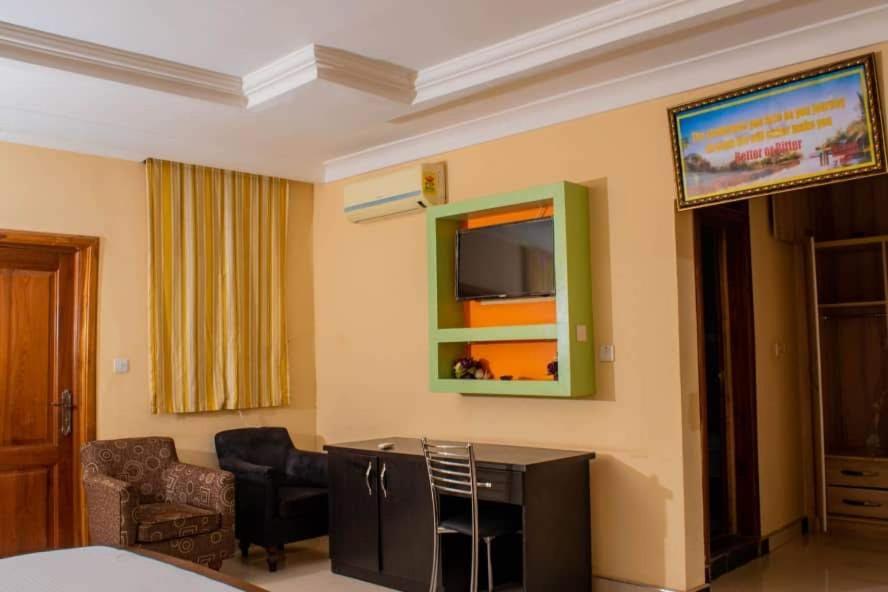 Dc Ambassadors Hotel Dawhwenya Экстерьер фото