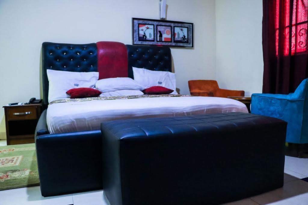 Dc Ambassadors Hotel Dawhwenya Экстерьер фото