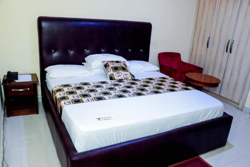 Dc Ambassadors Hotel Dawhwenya Экстерьер фото