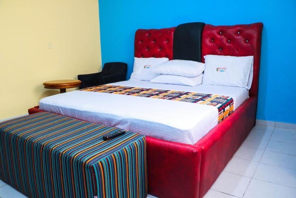 Dc Ambassadors Hotel Dawhwenya Экстерьер фото