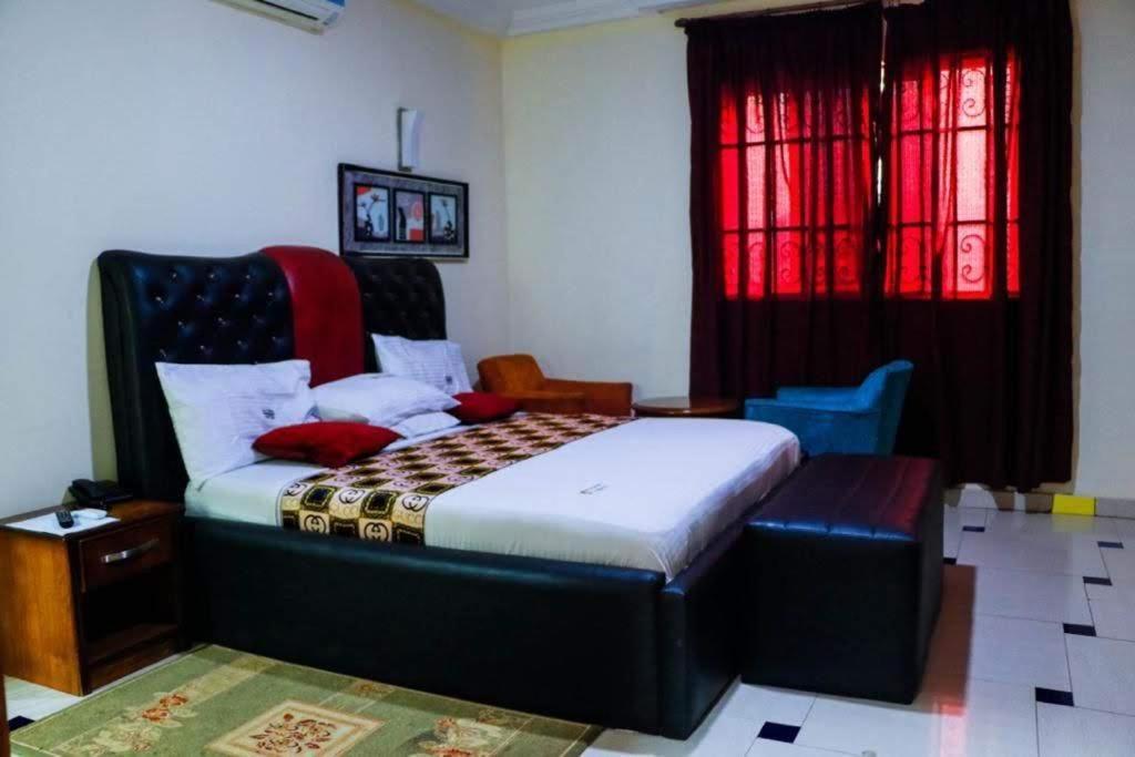 Dc Ambassadors Hotel Dawhwenya Экстерьер фото