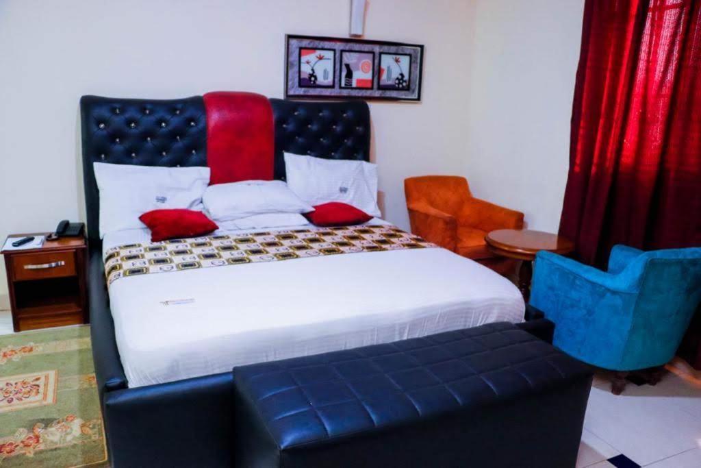 Dc Ambassadors Hotel Dawhwenya Экстерьер фото